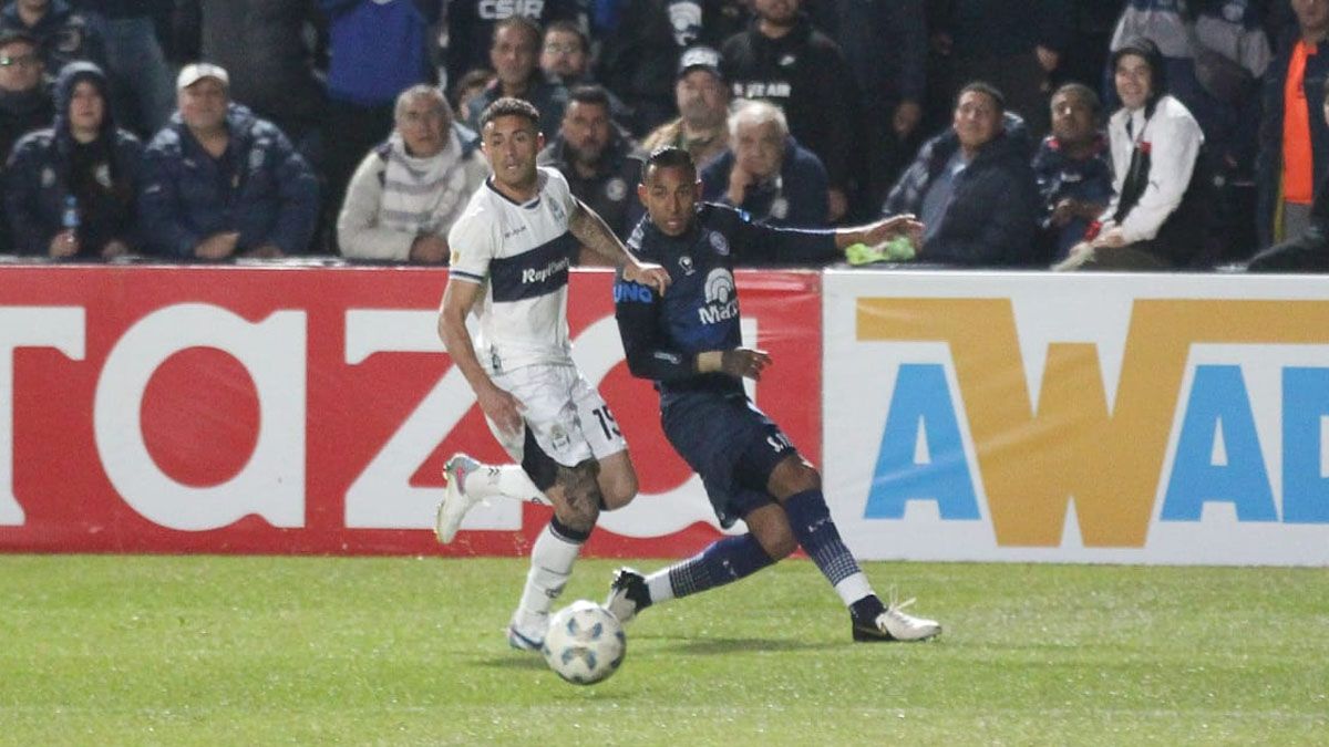 Sebastián Villa ratificó su jerarquía en su debut oficial en Independiente Rivadavia. Sebastián Villa ratificó su jerarquía en su debut oficial en Independiente Rivadavia.