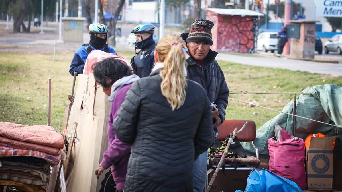 El hombre que vivía junto a su pareja en una de las laterales del Acceso Este en Guaymallén. Fue atropellado el viernes en el Acceso Sur y murió. El hombre que vivía junto a su pareja en una de las laterales del Acceso Este en Guaymallén. Fue atropellado el viernes en el Acceso Sur y murió.