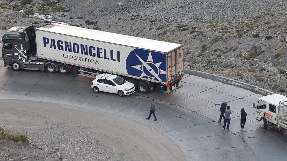Se registró un accidente en el paso a Chile, en el sector de Los Caracoles.