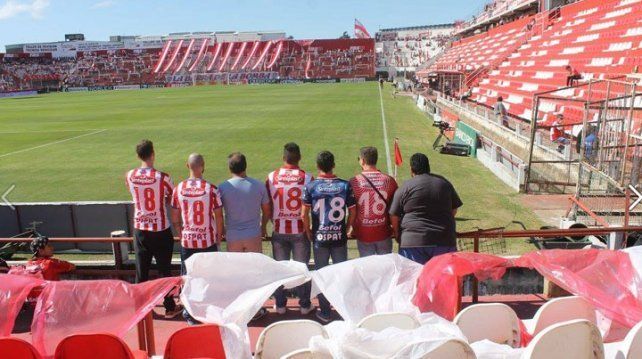 Lucas Gamba tuvo su propia hinchada en el clásico de Santa Fe