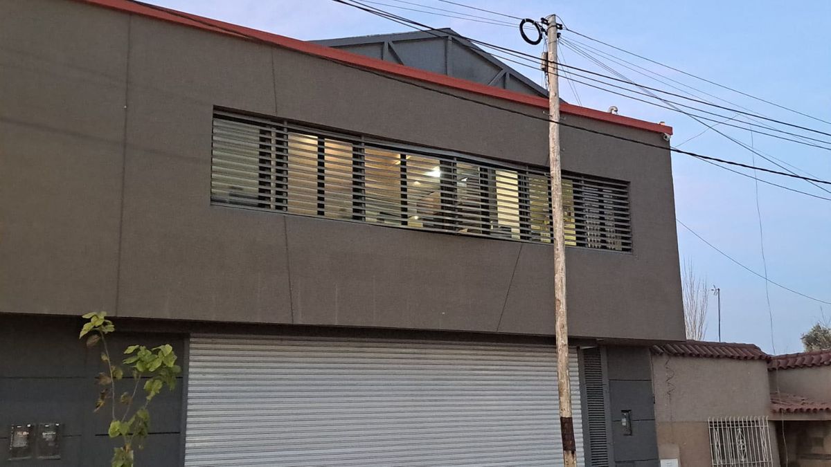 El lugar de las oficinas de la casa de repuestos M&M donde se habría producido la tragedia en Guaymallén. El lugar de las oficinas de la casa de repuestos M&M donde se habría producido la tragedia en Guaymallén.