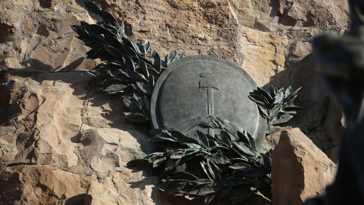 El escudo argentino con los laureles incompletos. Foto: Fernando Martínez.