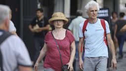 Poco más de 900 casos de Covid hubo este lunes en Argentina.