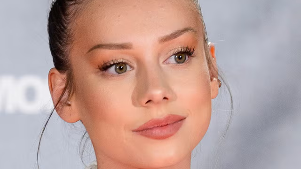 Este es el truco de belleza que Ester Expósito todos los días.