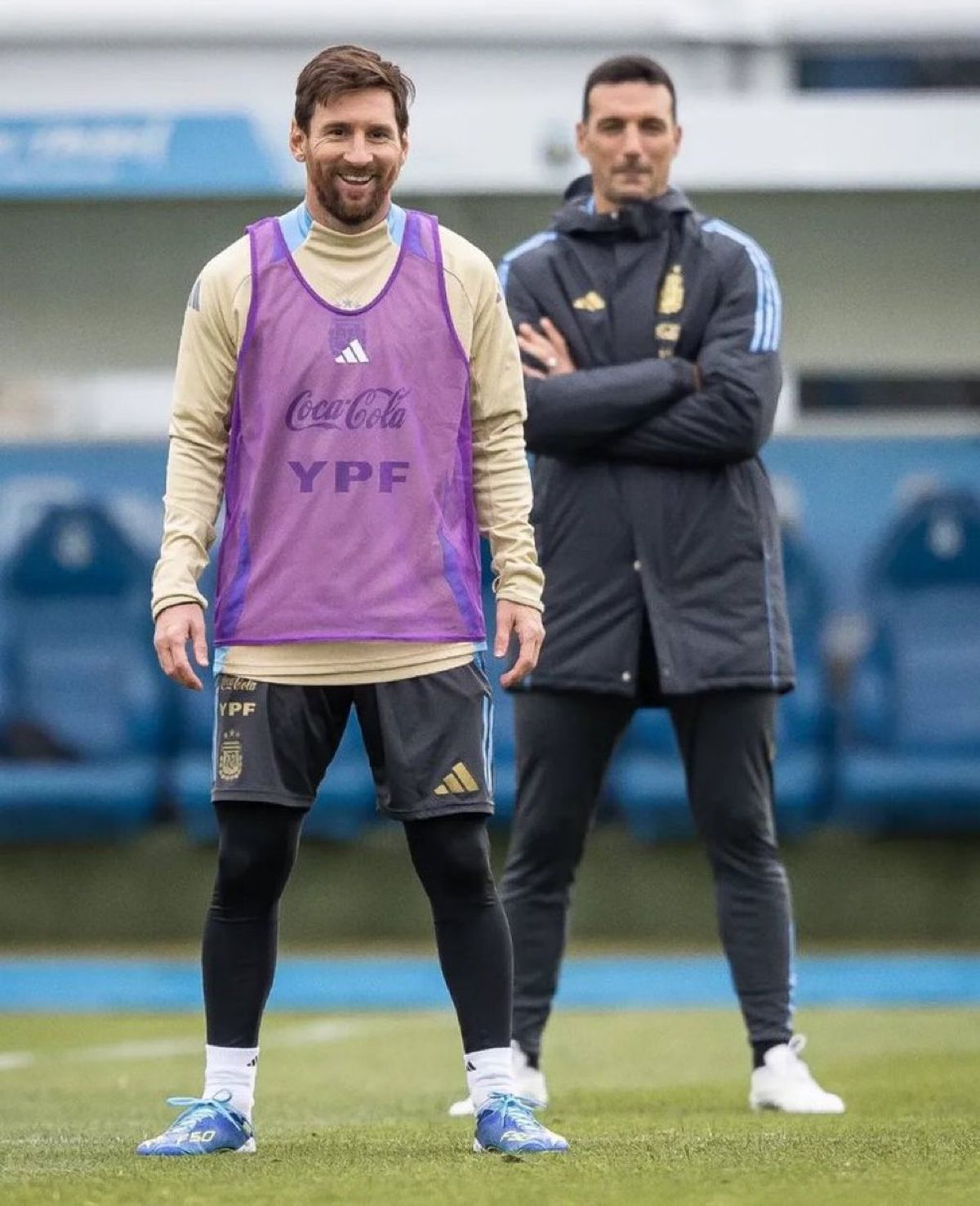 Lionel Scaloni y Lionel Messi en el entrenamiento de la Selecci&oacute;n argentina.&nbsp;