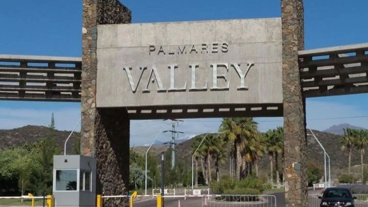 La Policía trabajó en las inmediaciones para encontrar indicios que los lleven a los autores de los robos millonarios.