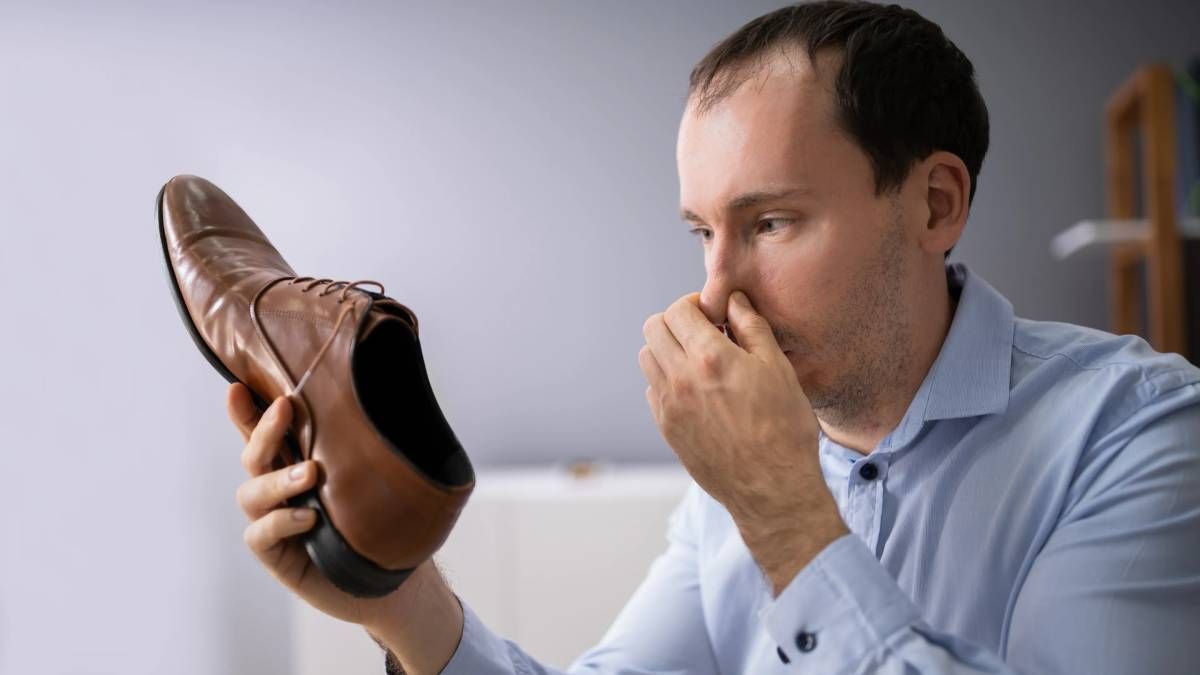 Dile adiós al mal olor en tus zapatos con este ingrediente infalible
