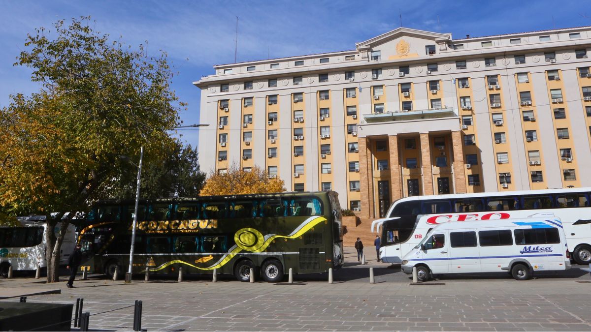 Vacunas en el estacionamiento de Casa de Gobierno: este sábado por la mañana. Vacunas en el estacionamiento de Casa de Gobierno: este sábado por la mañana.