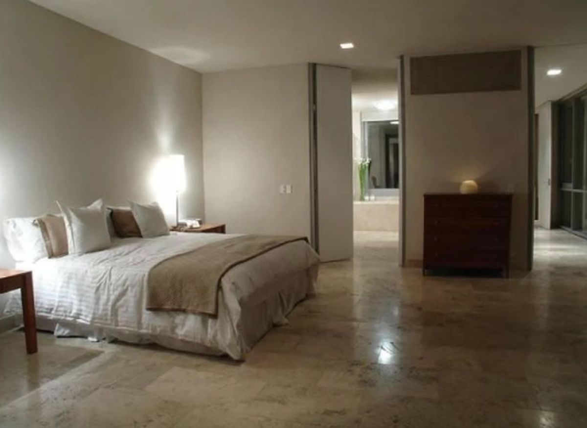 El dormitorio principal está en el segundo piso. El dormitorio principal está en el segundo piso.