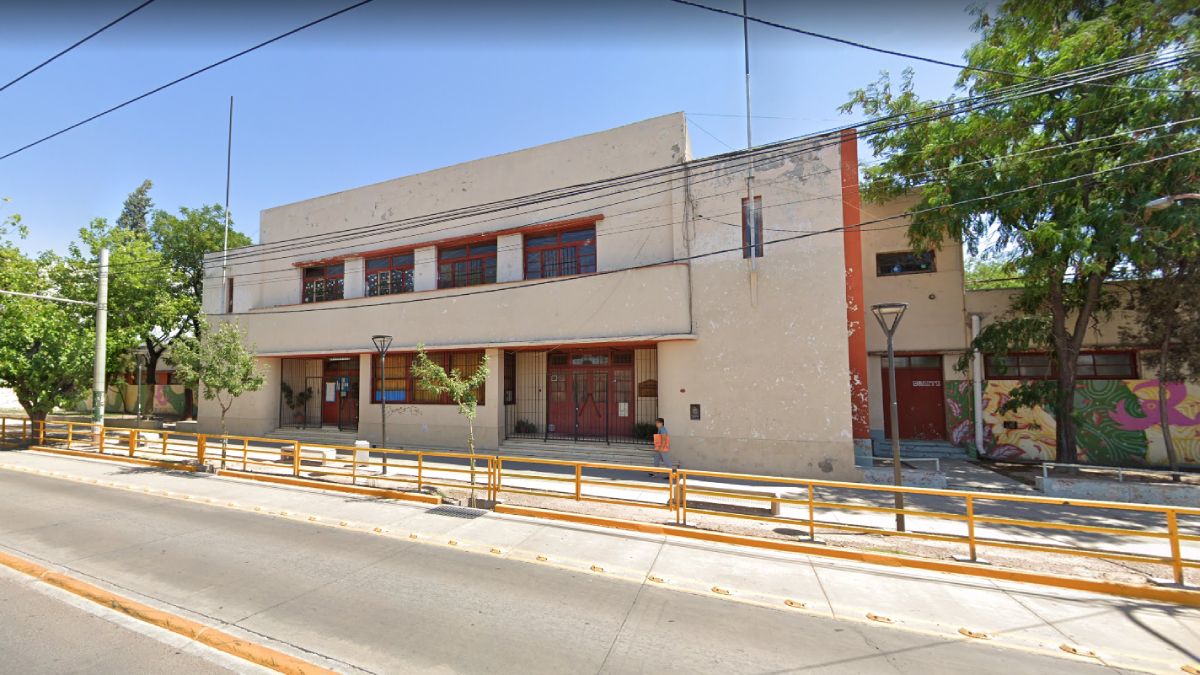 Escuela Guillermo Cano. Este establecimiento dependiente de la DGE vivió un mal momento debido a una fuga de gas en las cercanías