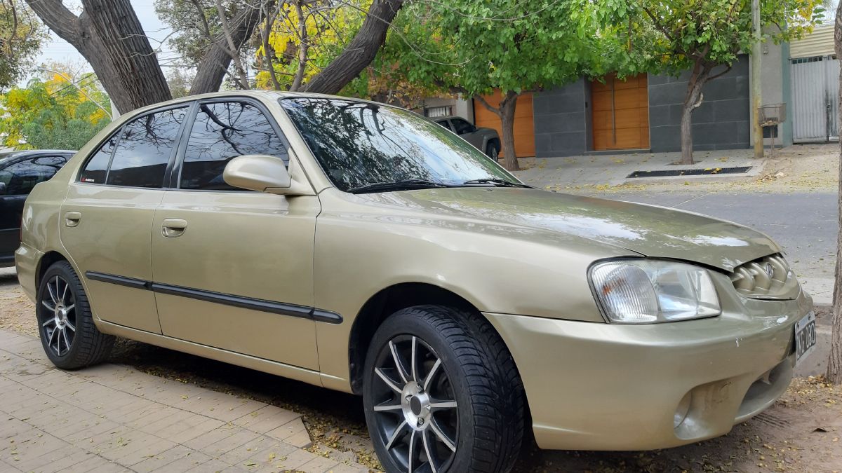 Este es el auto que Gotzon Batikon -Bati- le regaló a Graciela, una vecina de Dorrego a la que le robaron el suyo, herramienta fundamental para su trabajo de masajista.