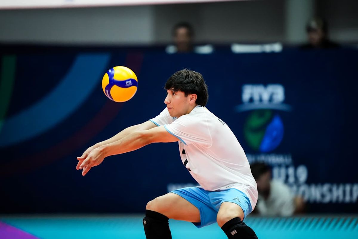 Valentín Yapura es un mendocino destacado como el mejor líbero e inamovible en las selecciones argentinas formativas. En julio jugó su segundo Mundial de vóley en Uzbekistán.