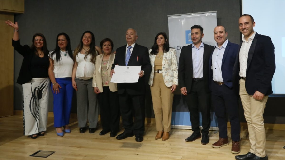 El empresario textil fue reconocido en la Legislatura por sus aportes a Mendoza.&nbsp;