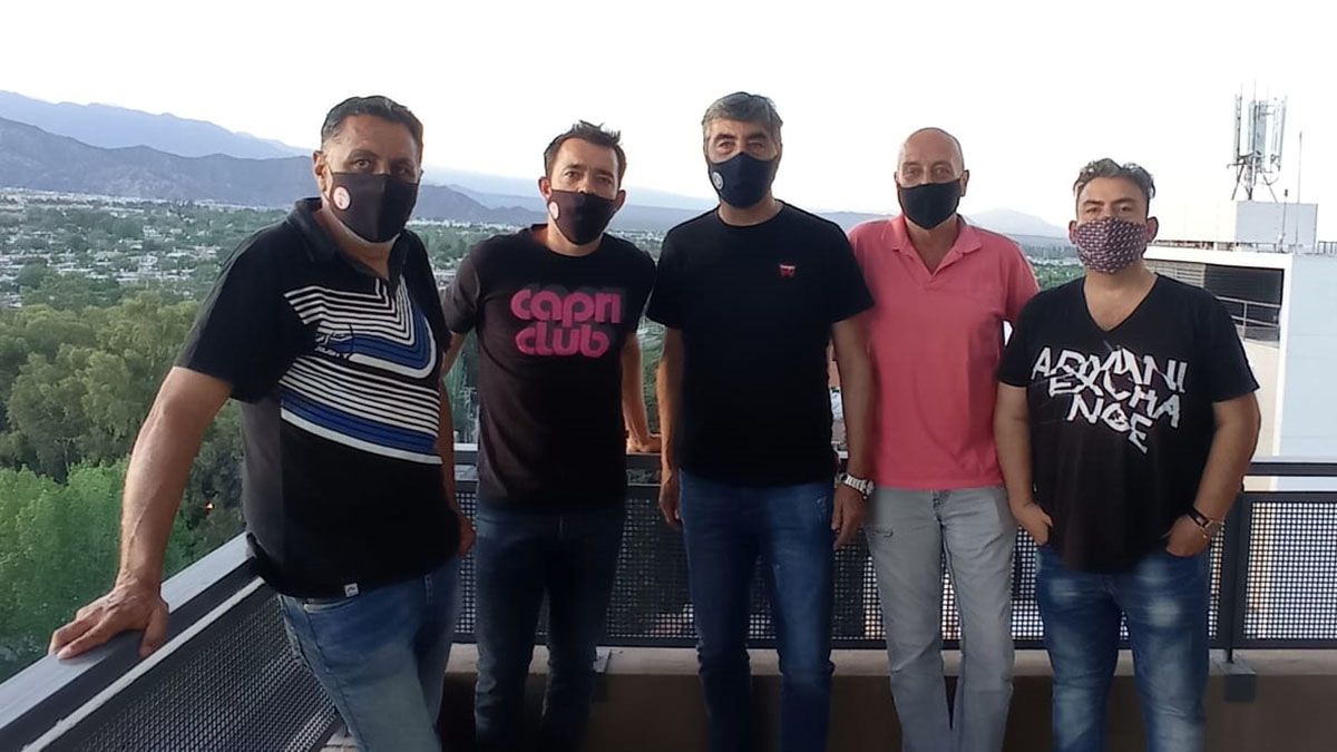 Los dirigentes de Huracán las Heras e Independiente Rivadavia.