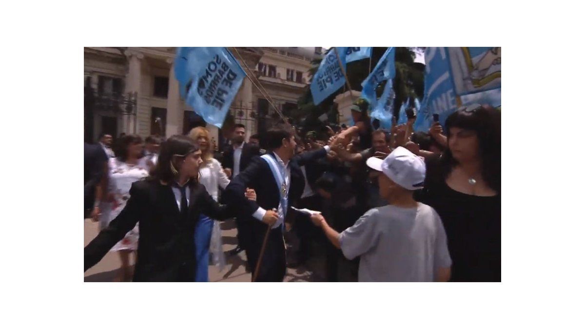 El gesto del hijo de Axel Kicillof con un niño que tenía ...