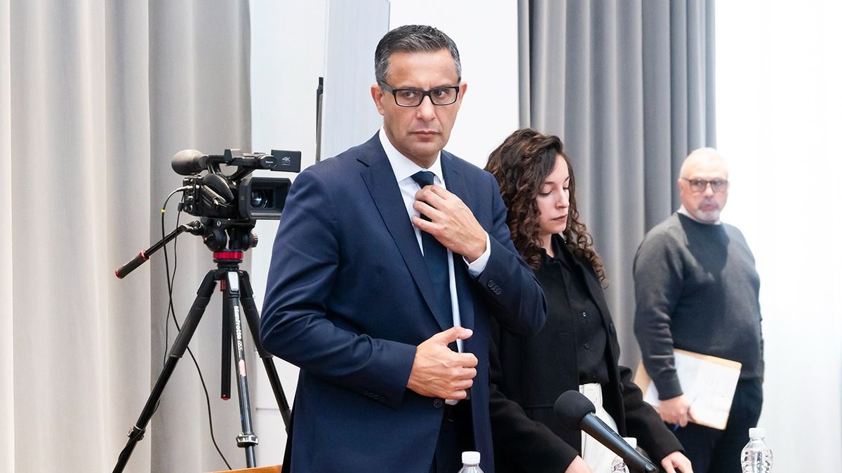 El juez Sebastián Sarmiento, suspendido por seis meses sin goce de haberes tras un acuerdo en el Jury de Enjuiciamiento. El juez Sebastián Sarmiento, suspendido por seis meses sin goce de haberes tras un acuerdo en el Jury de Enjuiciamiento.