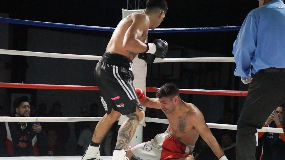 Iban 34 segundos del tercer round, cuándo el Turco Buonarrigo mandó en forma definitiva a la lona a Figueroa para sentenciar el KOT y el triunfo del púgil de Guaymallén. Iban 34 segundos del tercer round, cuándo el Turco Buonarrigo mandó en forma definitiva a la lona a Figueroa para sentenciar el KOT y el triunfo del púgil de Guaymallén.