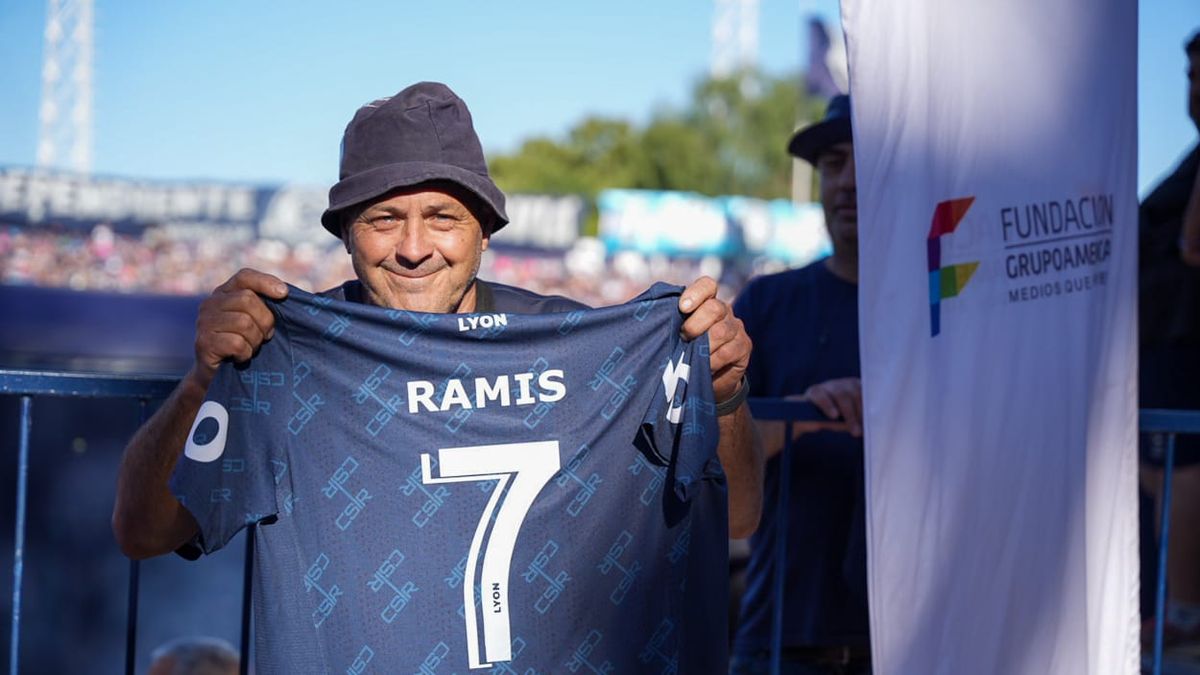 Antonio Godoy, ganador de la camiseta de Victorio Antonio Godoy, ganador de la camiseta de Victorio