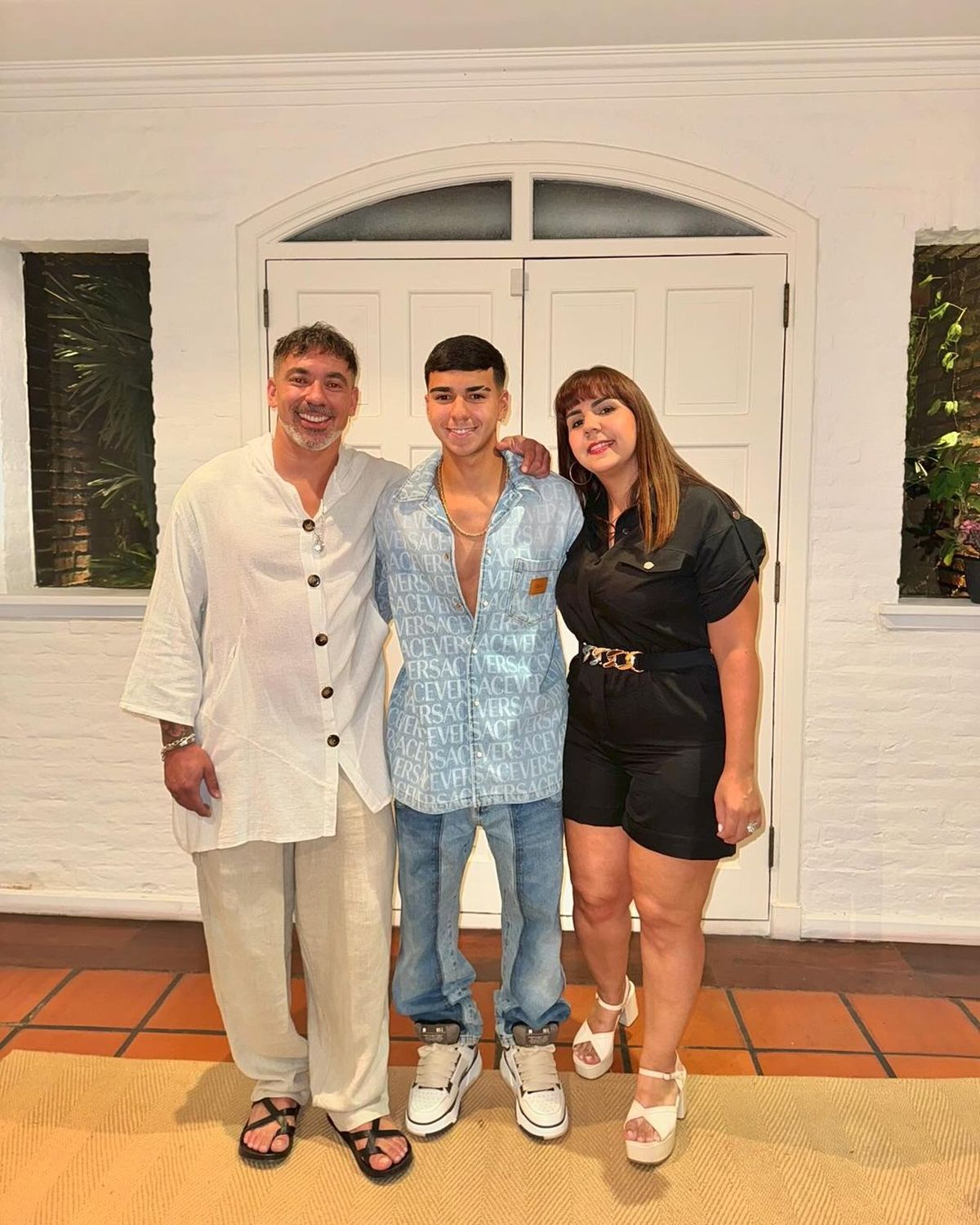 Ezequiel Lavezzi con su hijo Tomás y Débora, su novia de la juventud Ezequiel Lavezzi con su hijo Tomás y Débora, su novia de la juventud