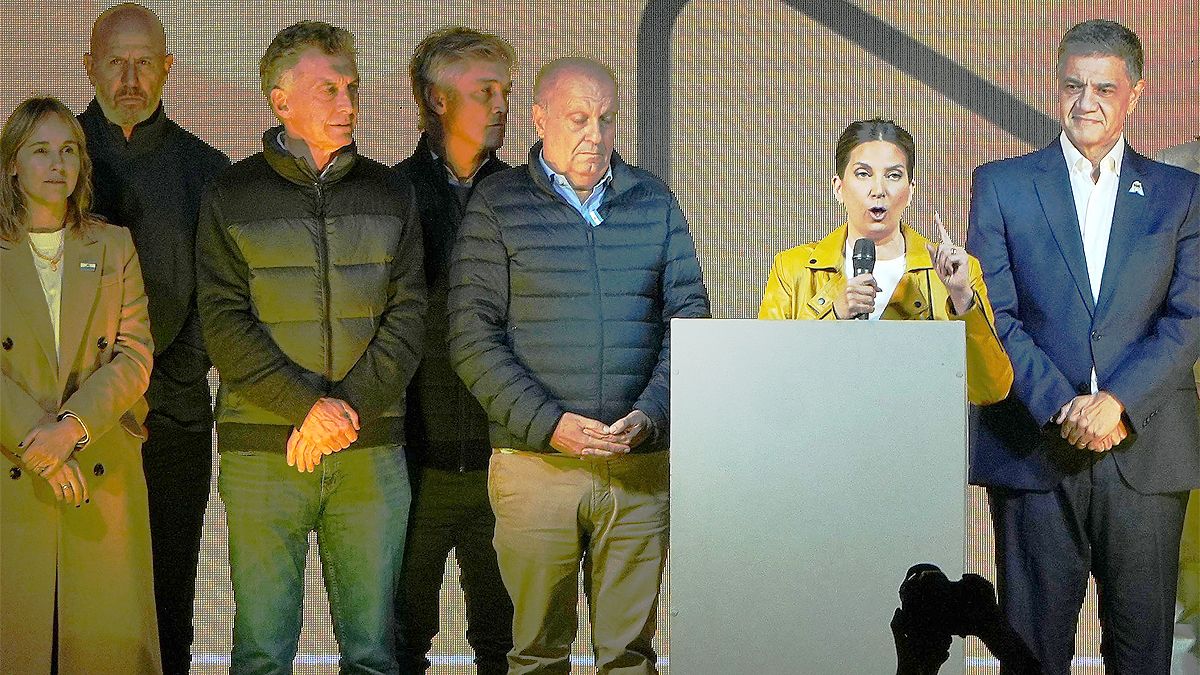 Mauricio Macri y su equipo reconocen la derrota de Silvia Lospennato en las elecciones legislativas porteñas.