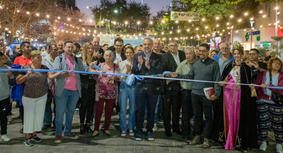 Matías Stevanato durante la inauguración de obras en el casco céntrico de Maipú.
