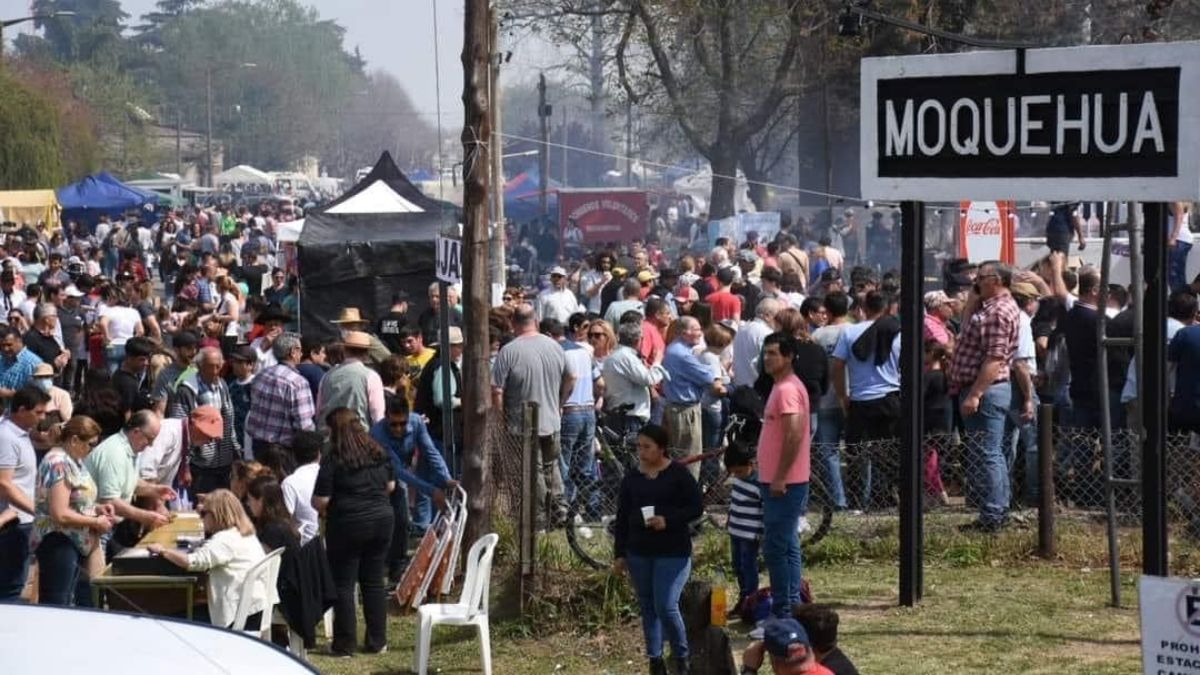 El asado es una sana costumbre para los turistas en este lugar. El asado es una sana costumbre para los turistas en este lugar.