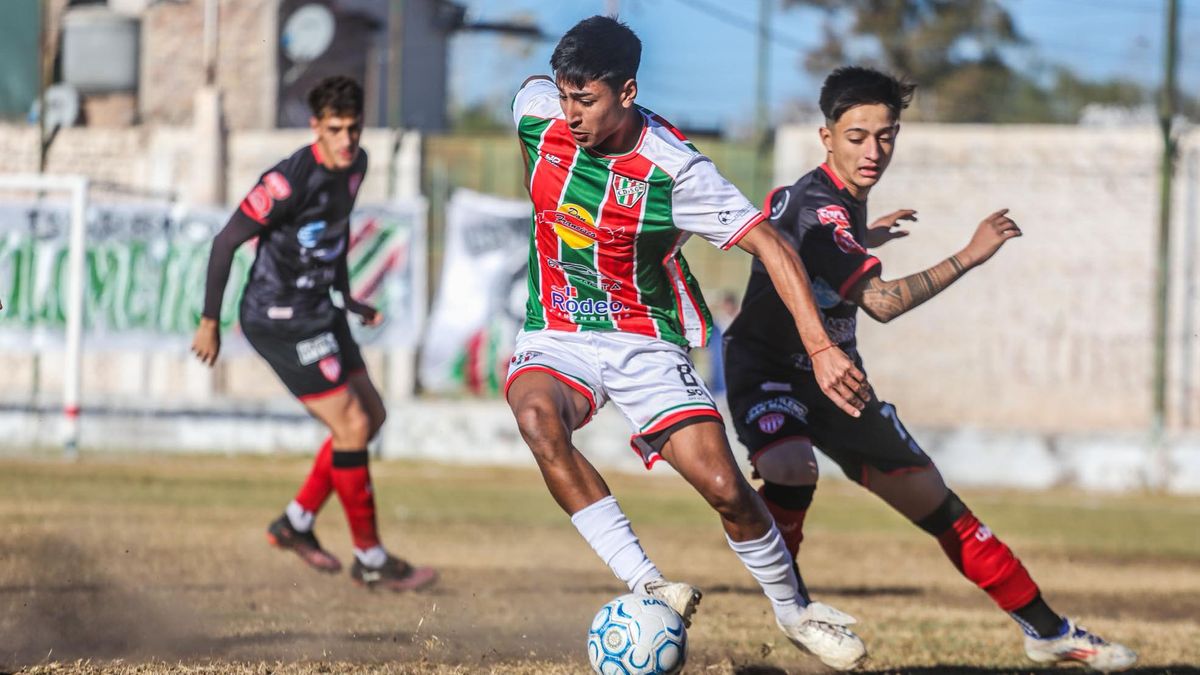 Deportivo Guaymallén y Atlético San Martín son dos de los semifinalistas del torneo Apertura de la Liga Mendocina de Fútbol.
