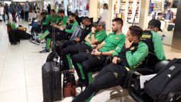 Viajan en chárter y se juega