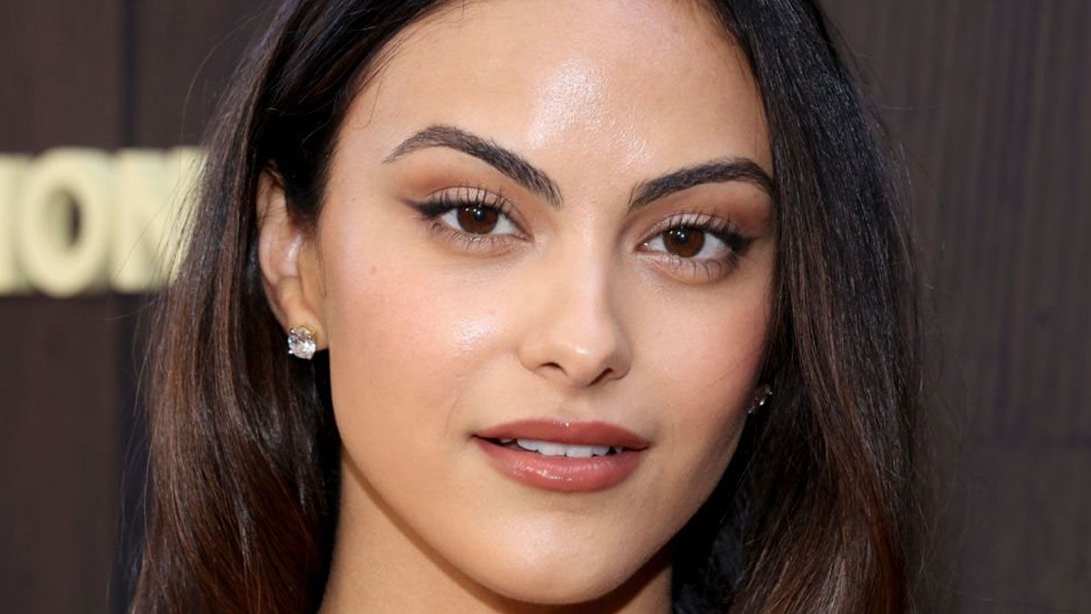 La actriz Camila Mendes interpreta a Katie Franklin en la película de Netflix.