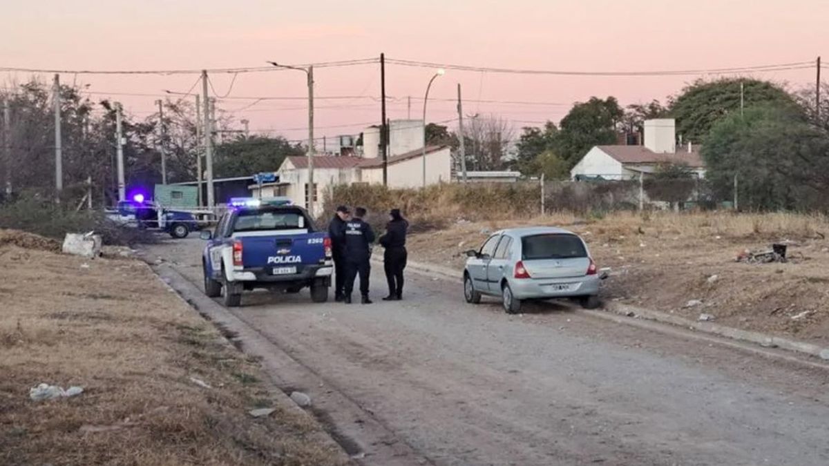 La joven estudiante de 21 años fue encontrada en el asiento trasero del automóvil de su mamá, frente a un descampado La joven estudiante de 21 años fue encontrada en el asiento trasero del automóvil de su mamá, frente a un descampado