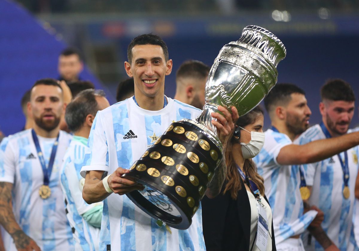 Para la posteridad: &Aacute;ngel Di Mar&iacute;a con la Copa Am&eacute;rica 2021.