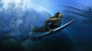 Surfeó una ola de 22 metros y batió el récord mundial