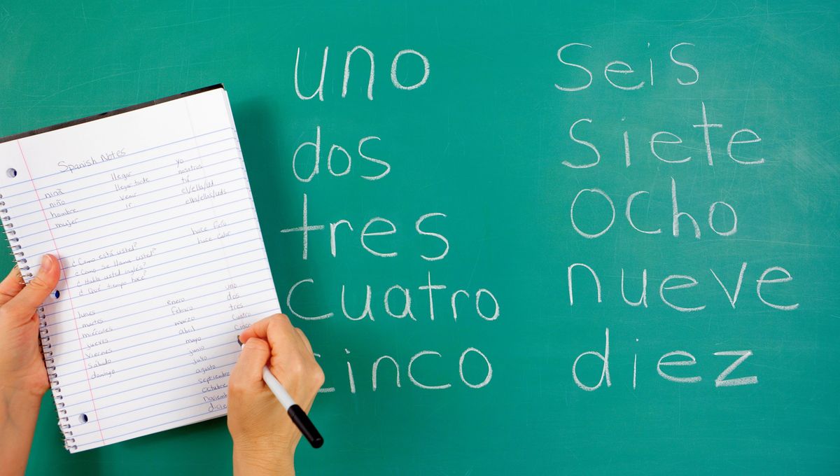 Es un idioma complejo y difícil de aprender para quienes no son nativos. Es un idioma complejo y difícil de aprender para quienes no son nativos. 