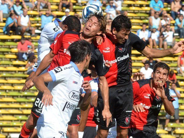 Newell´s mejoró su juego pero empató por un gol en contra