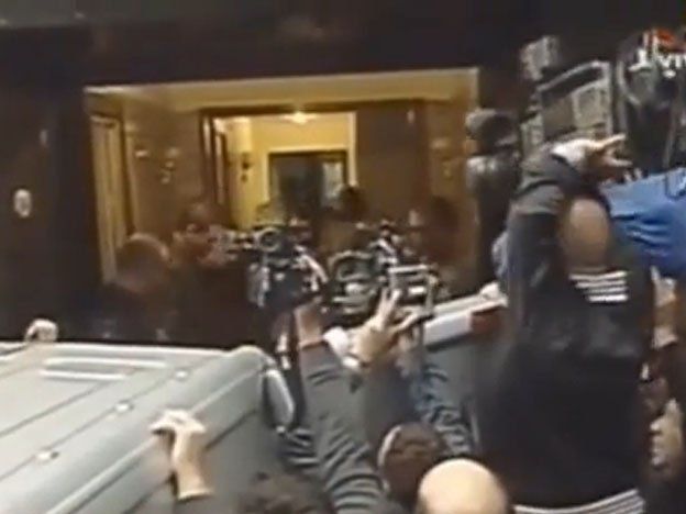 Video: Así despidieron los restos de Norma Pons en la puerta de su casa