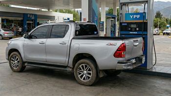 Cuánto cuesta llenar el tanque de tu Toyota Hilux o Corolla tras los aumentos de la nafta Cuánto cuesta llenar el tanque de tu Toyota Hilux o Corolla tras los aumentos de la nafta