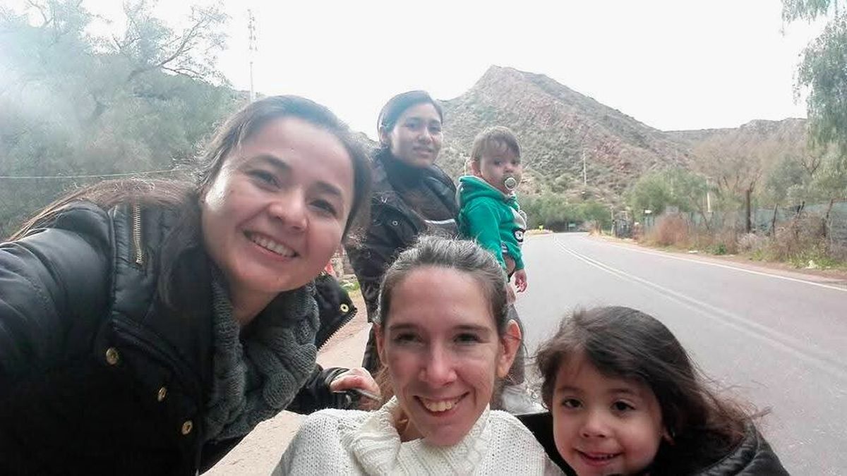 Valeria en Mendoza junto a sus hijas y sus dos asistentes. Hoy junto a su socia tiene un proyecto llamado Valeria en Mendoza junto a sus hijas y sus dos asistentes. Hoy junto a su socia tiene un proyecto llamado