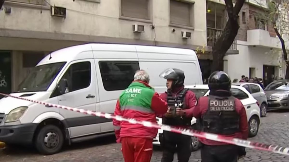 Los cuatro integrantes de una familia fueron encontrados sin vida en un departamento por la empleada con heridas cortantes en sus cuerpos Los cuatro integrantes de una familia fueron encontrados sin vida en un departamento por la empleada con heridas cortantes en sus cuerpos