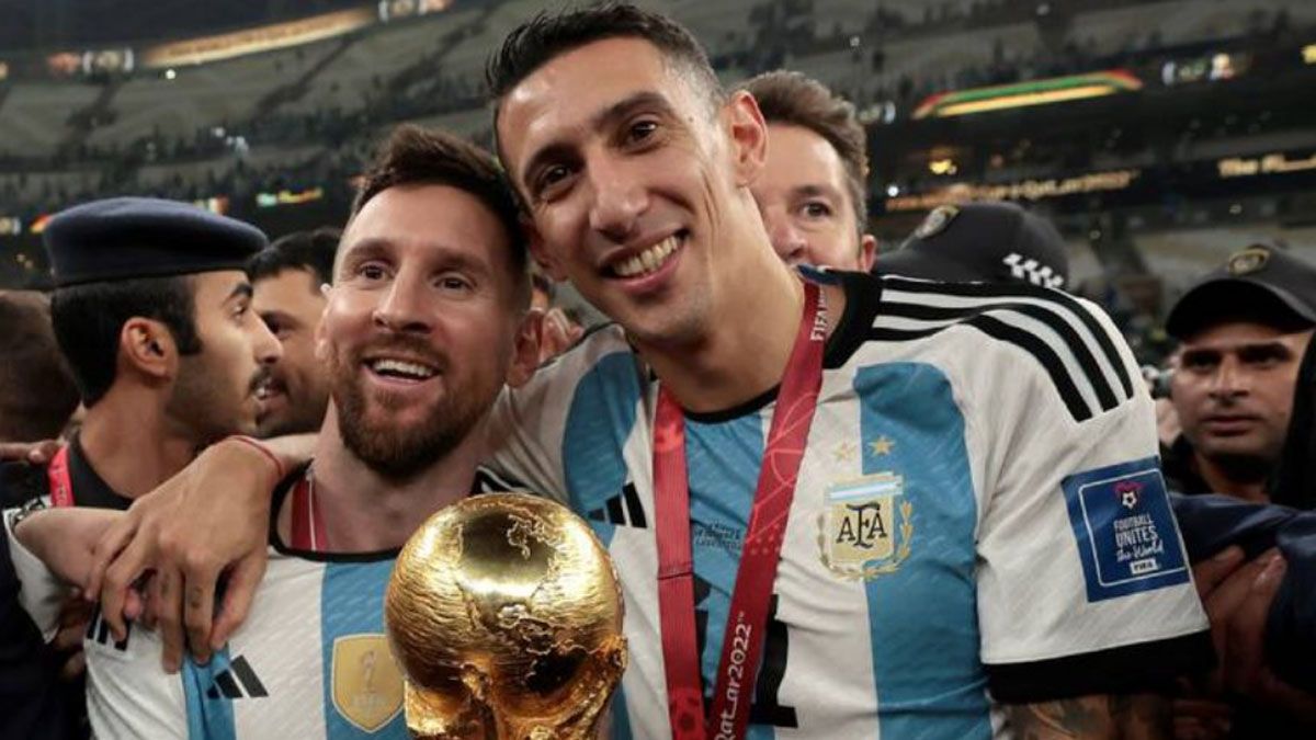 Messi y Di María con la Copa del Mundo.