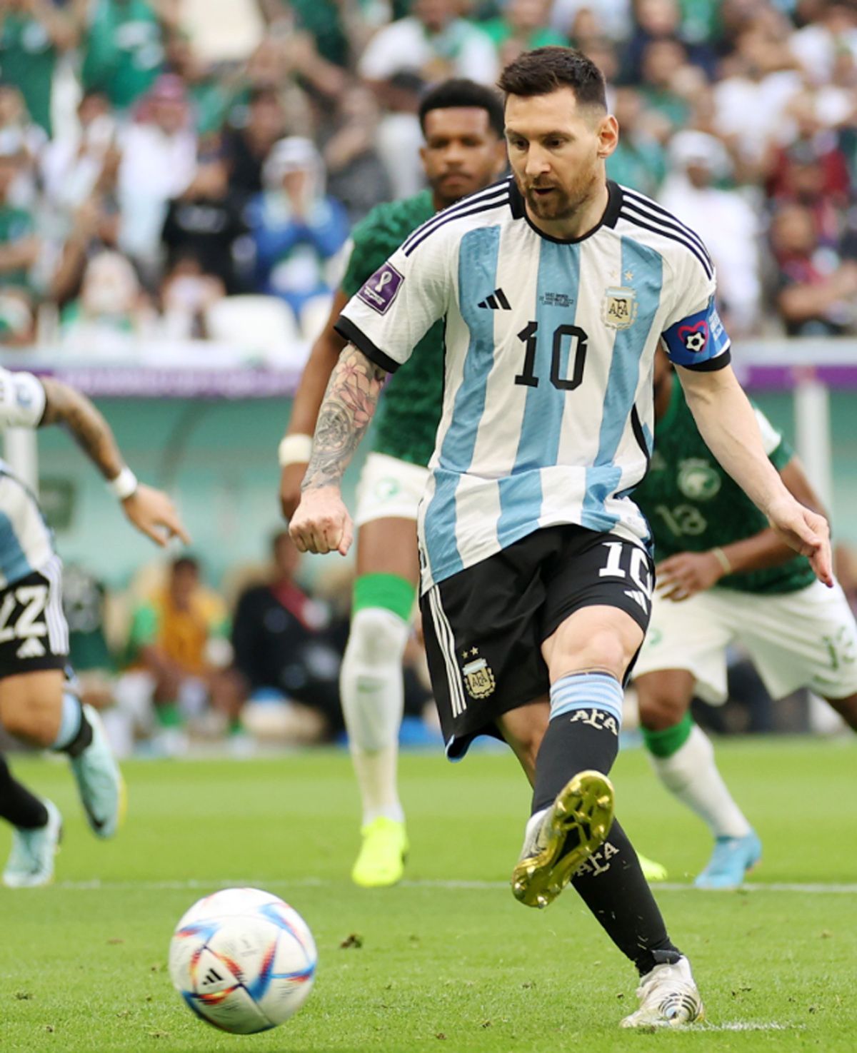 Lionel Messi, de penal, marcó el primer gol de la Selección Argentina en el Mundial Qatar 2022