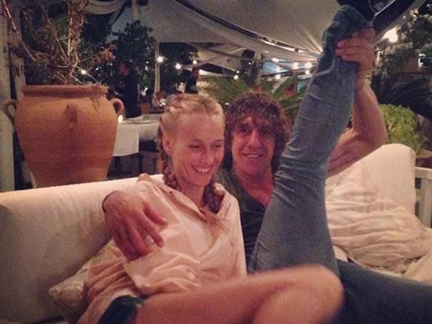 Las acrobacias de Puyol y su novia en Ibiza