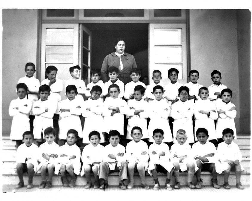 Los chicos de la Prepataroria de 1940 de la escuela Cano: Quino está en la hilera de abajo y es el segundo a contar desde la izquierda. Tenía 8 años. (Gentileza familia Savelli)
