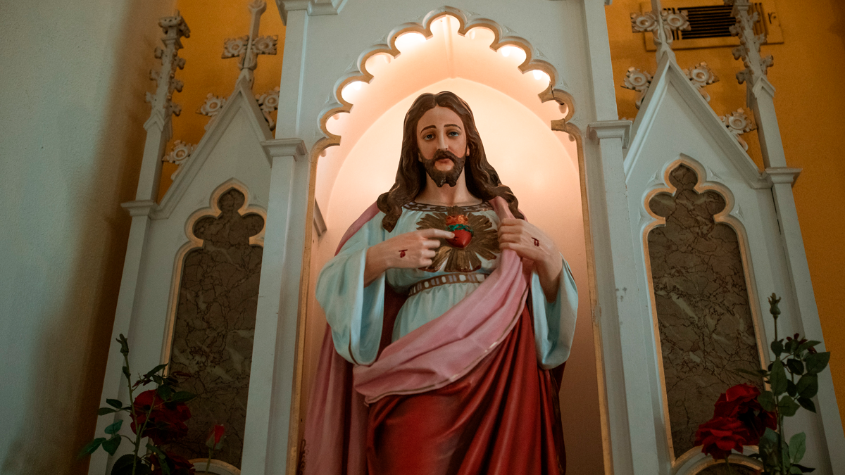 Religión. El Sagrado Corazón de Jesús escucha agradecimientos, plegarias y súplicas de sus fieles.