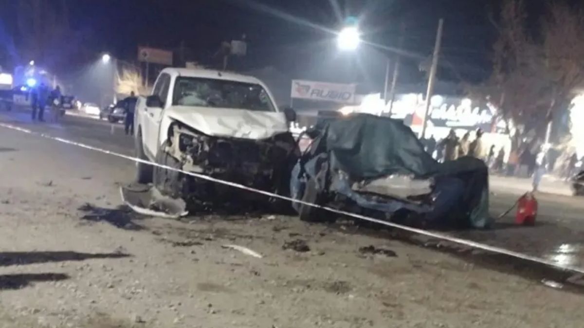 Accidente fatal en San Rafael. Así quedaron la Toyota y el Fiat Súper Europa donde falleció el joven de 20 años en San Rafael.