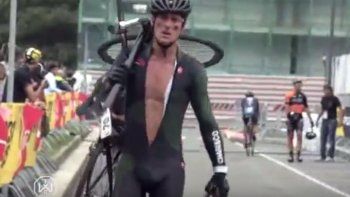 ¡A la miércoles la bici! Un ciclista se calentó feo