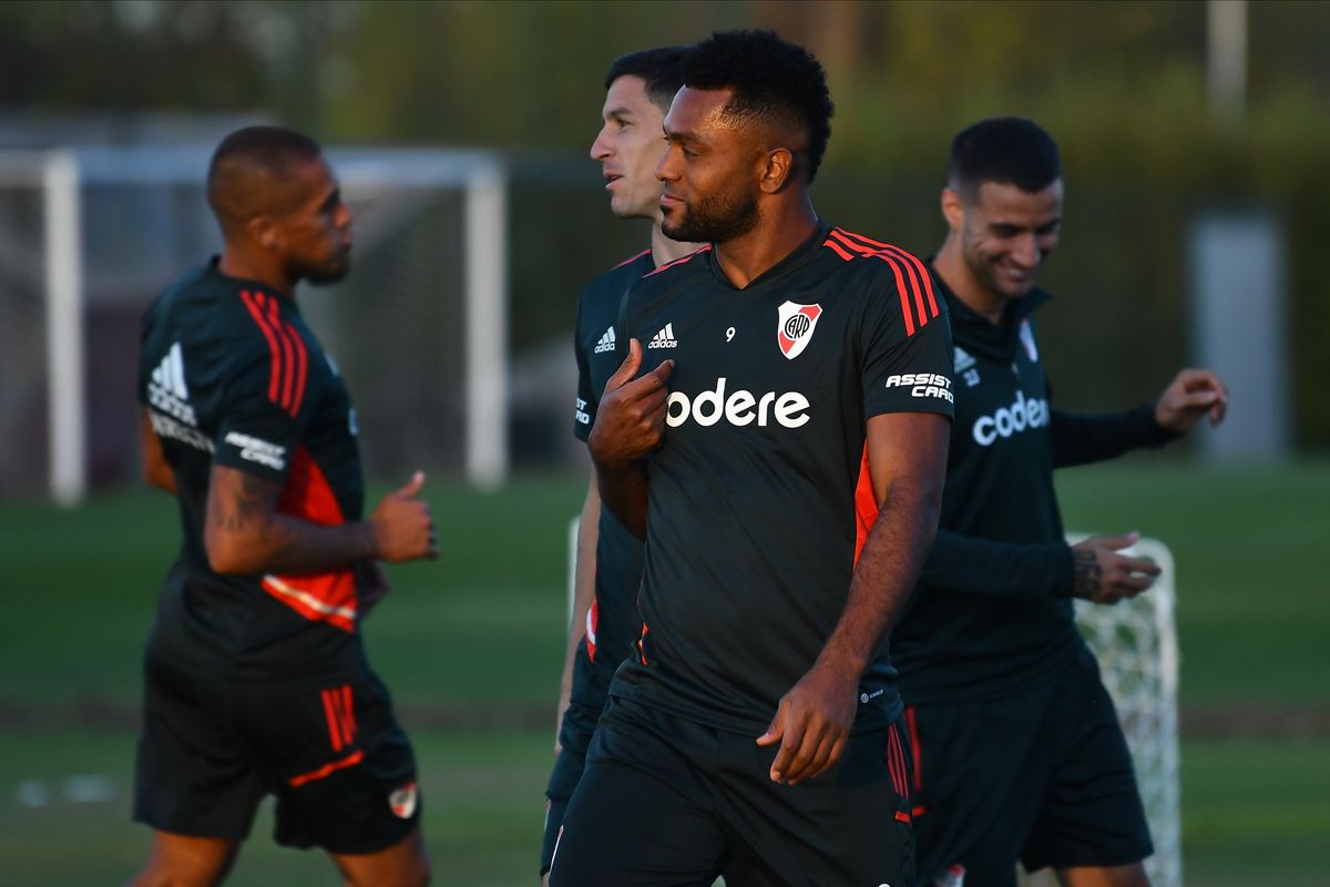 Miguel Borja sería titular en la delantera de River ante Huracán
