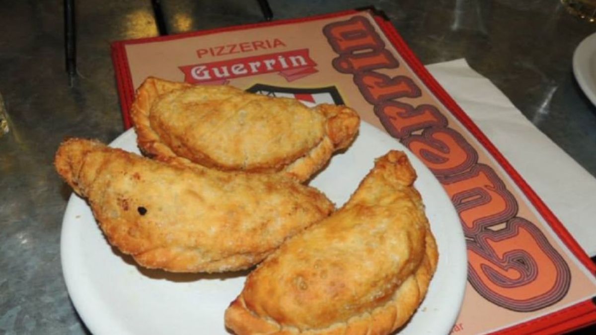 Hay de diversos gustos y tamaños como también distintas variedades: cuánto sale la docena de empanadas en la mejor pizzería de Argentina Hay de diversos gustos y tamaños como también distintas variedades: cuánto sale la docena de empanadas en la mejor pizzería de Argentina
