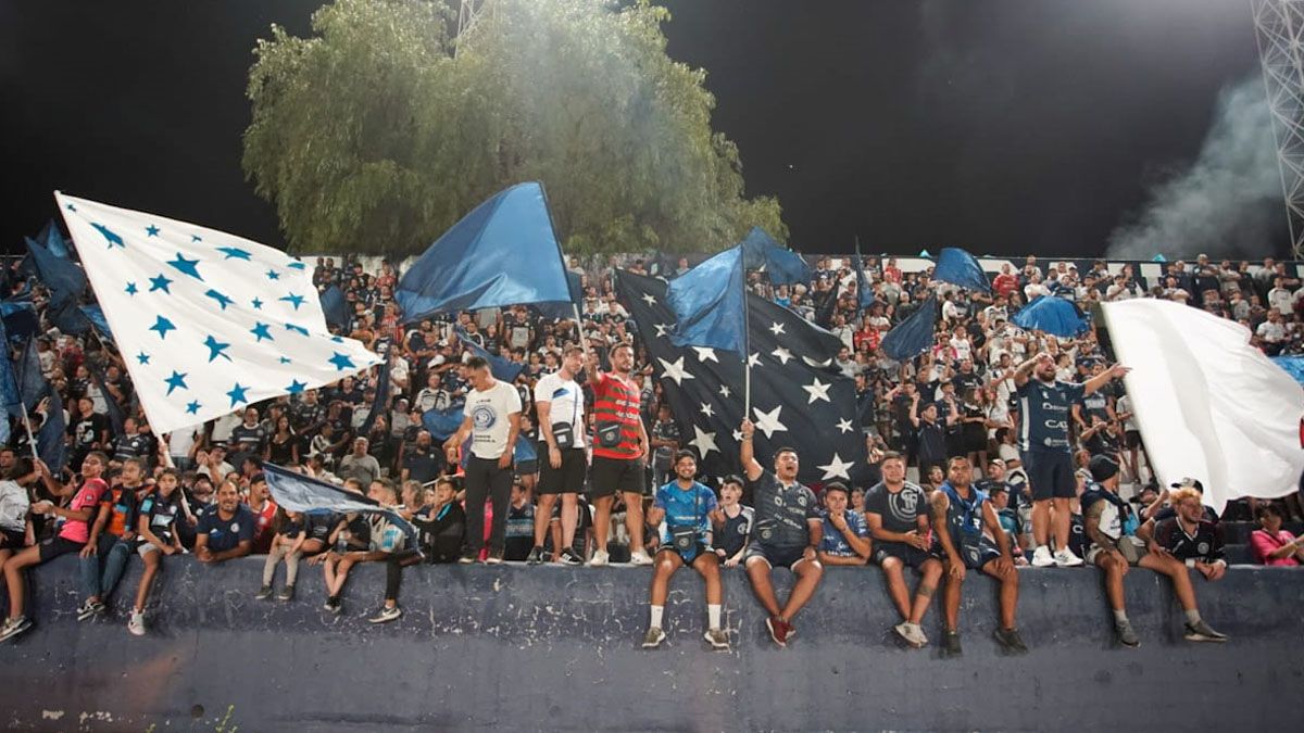 Los hinchas de Independiente Rivadavia le dieron un muy buen marco al Gargantini