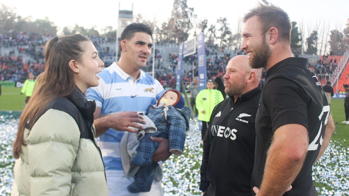 Matera y su familia con buenos amigos de su paso por Nueva Zelanda Matera y su familia con buenos amigos de su paso por Nueva Zelanda