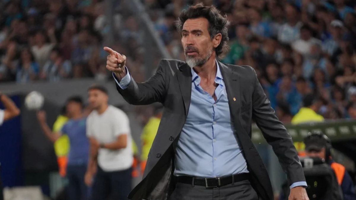 El entrenador de Estudiantes de La Plata, Eduardo Domínguez, llamó a Ramiro Funes Mori para acordar una eventual salida desde River al Pincha. El entrenador de Estudiantes de La Plata, Eduardo Domínguez, llamó a Ramiro Funes Mori para acordar una eventual salida desde River al Pincha. 